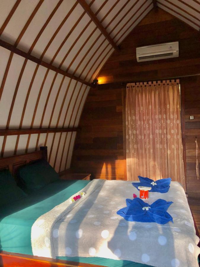 Blue Moon Meno Hotel Gili Meno Exterior photo