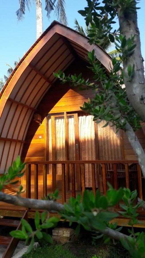Blue Moon Meno Hotel Gili Meno Exterior photo