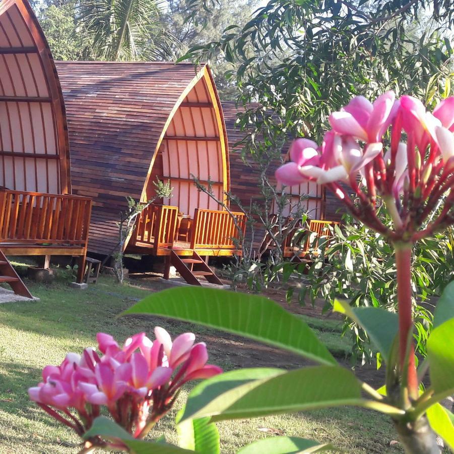 Blue Moon Meno Hotel Gili Meno Exterior photo